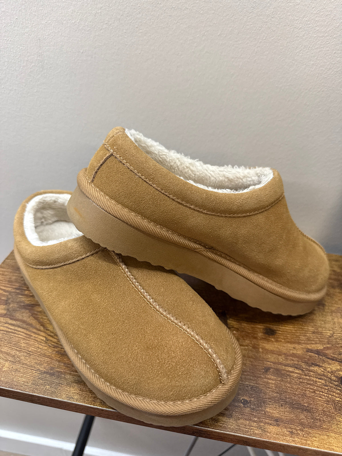 GR*0016 Tan Clogs - sz 8