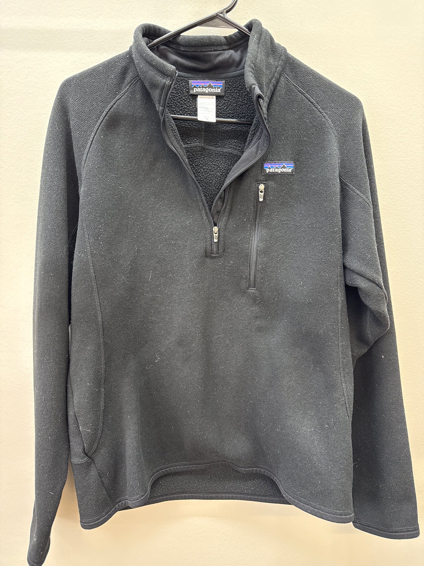 BL 0010 Men’s Patagonia Black QuarterZip - Medium