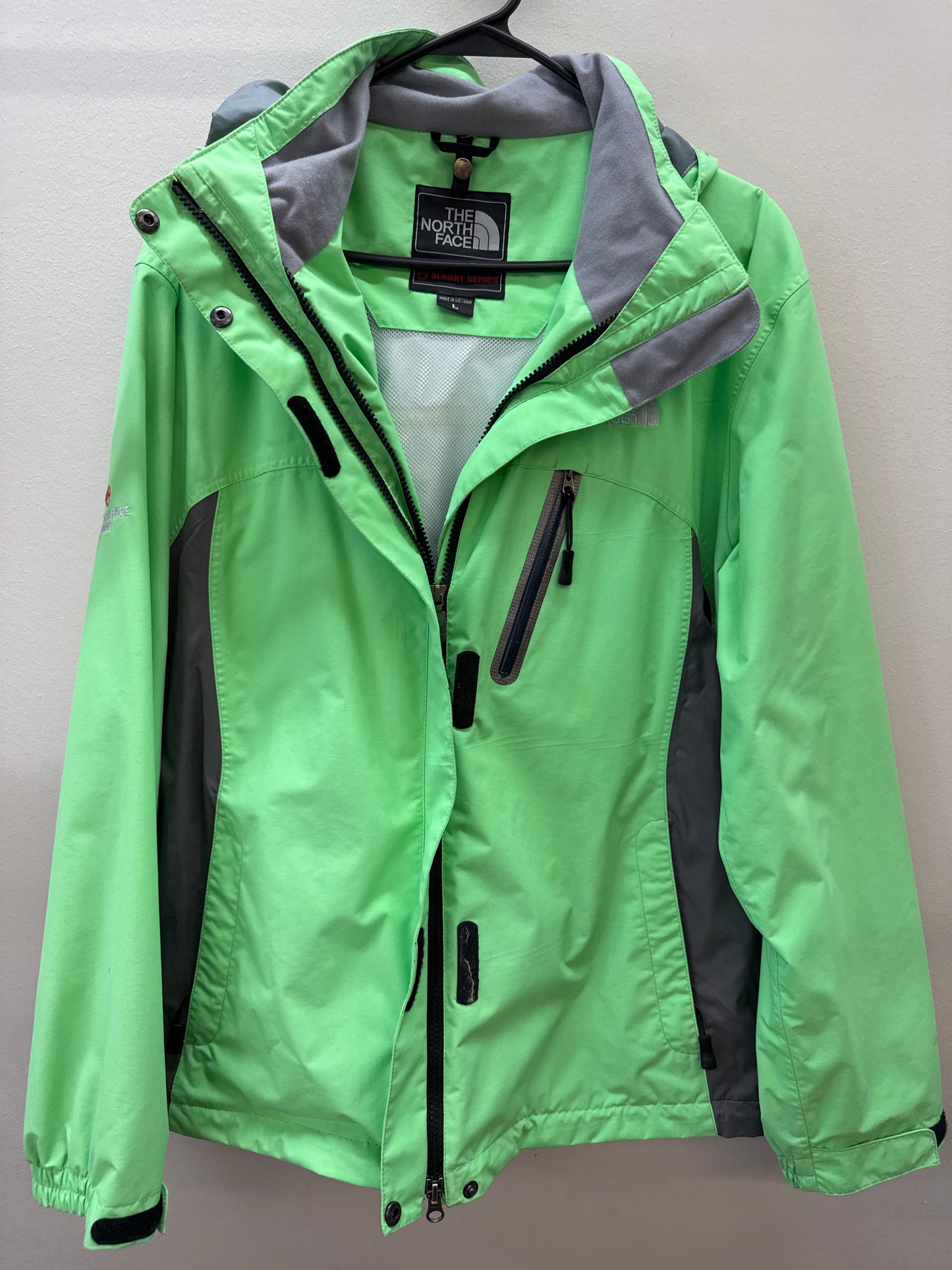 BL 0010 North Face Summit Series Rain Jacket - Large