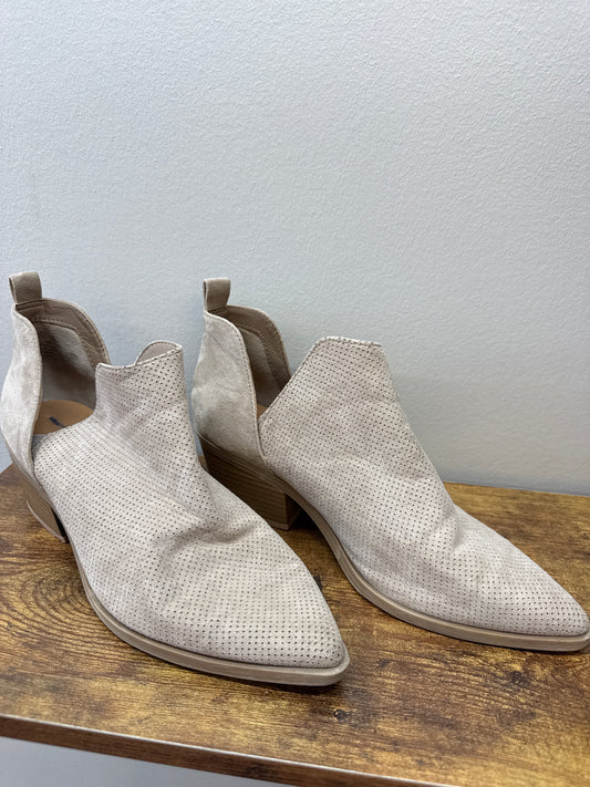 GR 0010 Tan Suede Booties - sz 9.5