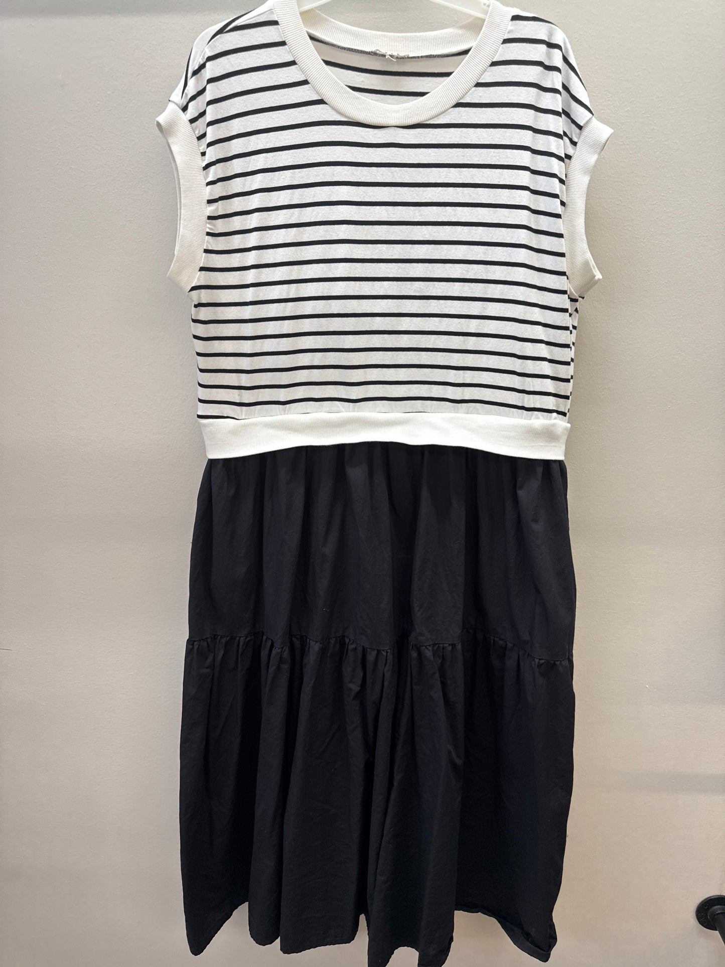 BL 0012 Jodifl Black/White Midi Dress - Large
