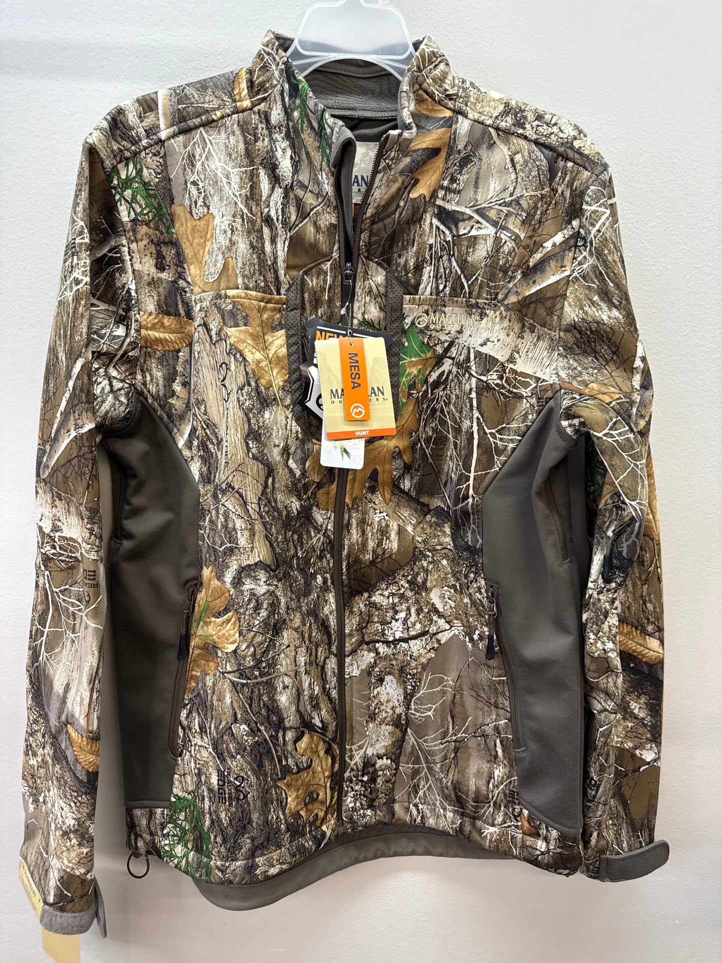 BL 0010 NWT SoftShell Real Tree Jacket - Small