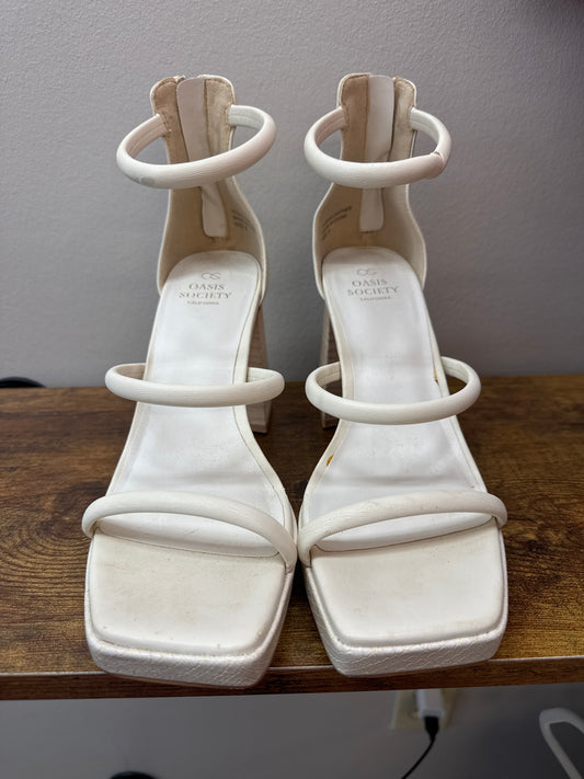 PK 0007 Oasis Society Cream Heels - sz 9
